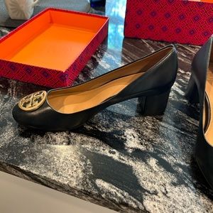 Size 8 women’s shoes worn lightly see pictures !